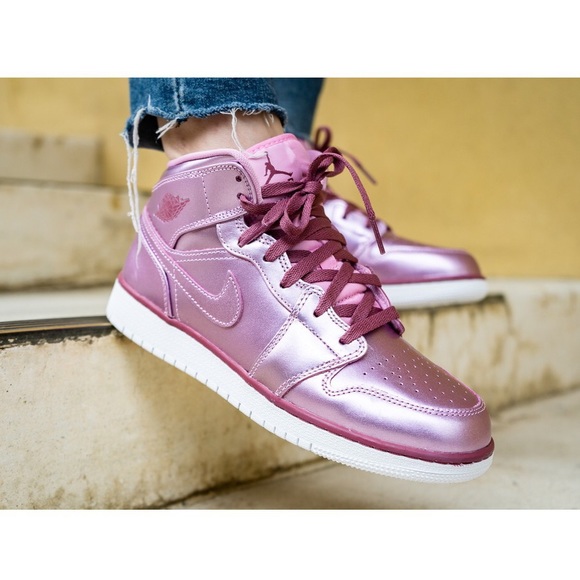 pink metallic jordan 1